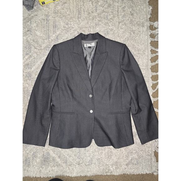 Tahari Arthur Levine Pinstripe 2 Button Blazer Womens Size 16 Black Lined EUC - Picture 3 of 8